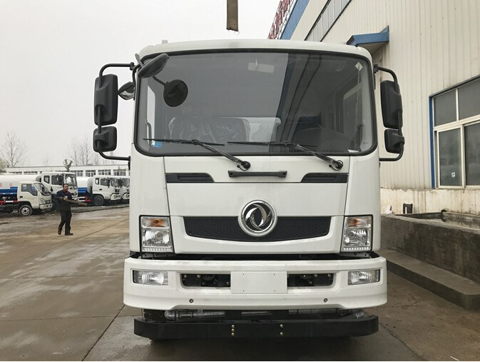 12吨东风洒水车(可选装雾炮)