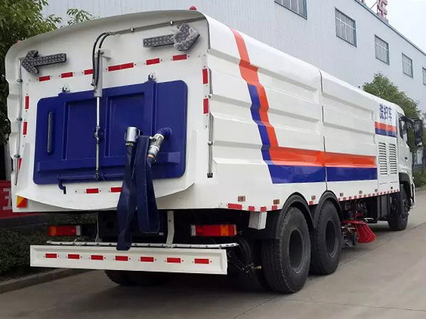 东风天龙大型洗扫车(水箱12方/尘箱10方)