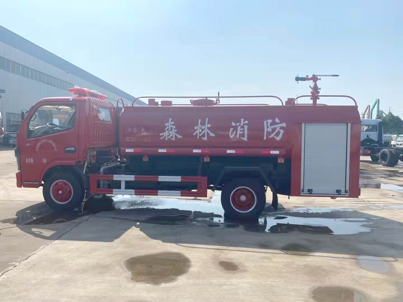 4吨小型消防洒水车